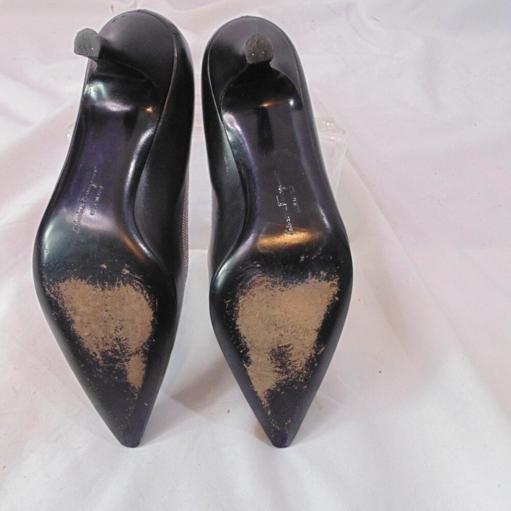 Salvatore Ferragamo “Grace” Ladies Shoe Black Leather Pump Size 5 1/2 AA - Picture 8 of 13